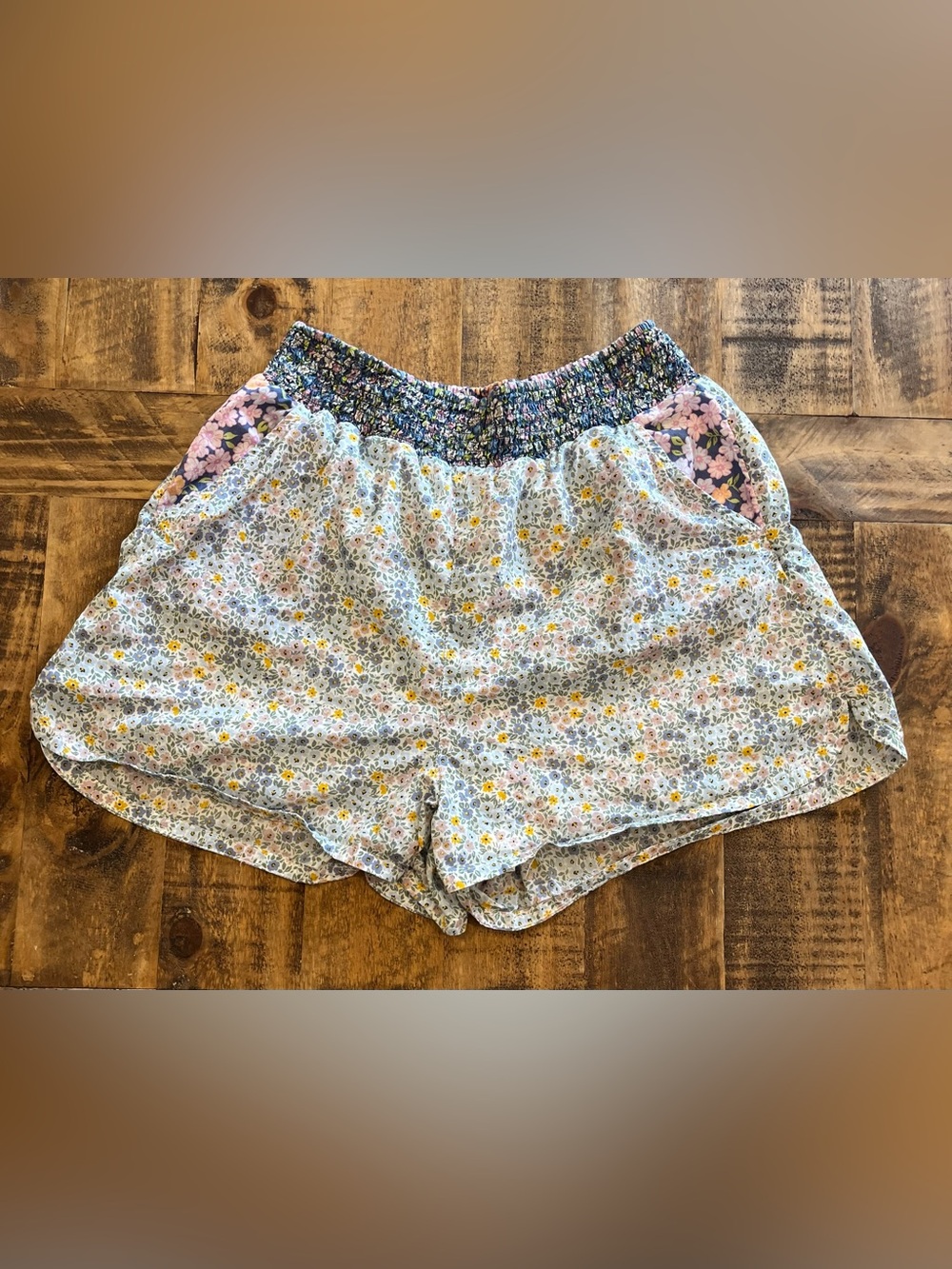 American Eagle Outfitters Floral Resort High-Waist Shorts in Light Blue and Navy - Picture 3 of 12